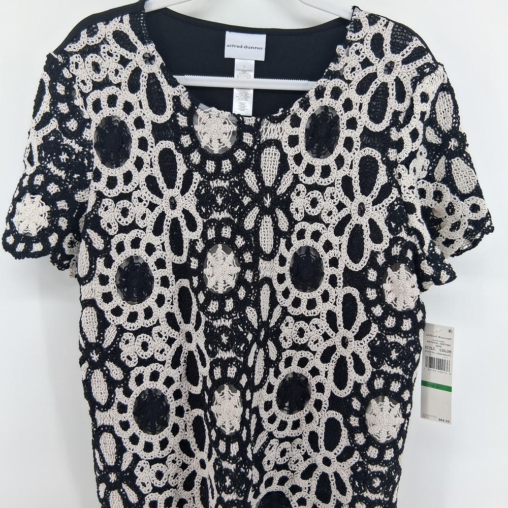 Alfred Dunner Black and Cream Crochet Lace Short Sleeve Top